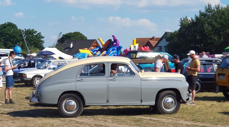 Zlot Klasycznych Pojazdów w Stegnie | NaMierzeje.pl