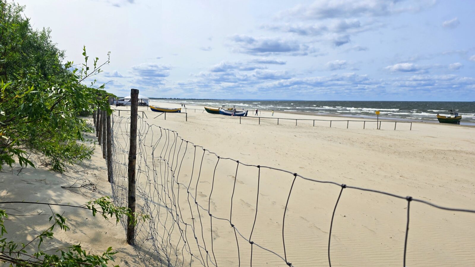 Siatka na plażach na Mierzei Wiślanej | NaMierzeje.pl Siatka na plażach na Mierzei Wiślanej | NaMierzeje.pl