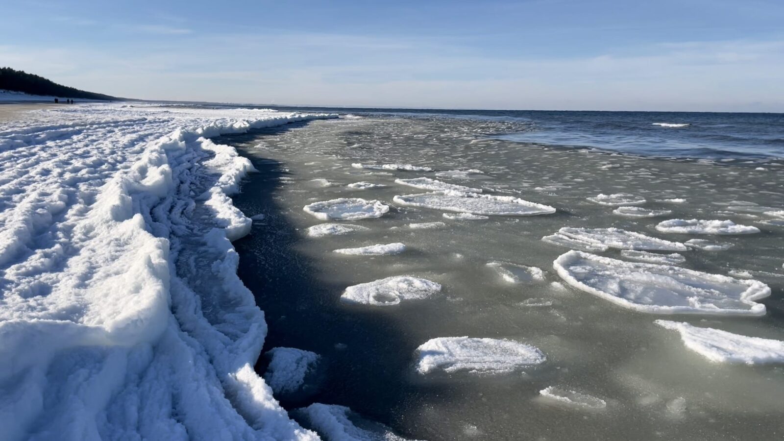 Bałtyk zamarza. Śryż w Stegnie i Mikoszewie